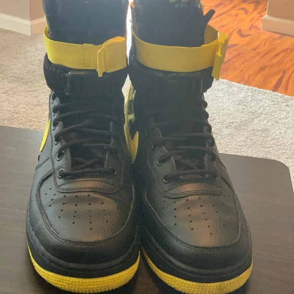 Worn a handful of times - Picture 7 of 7